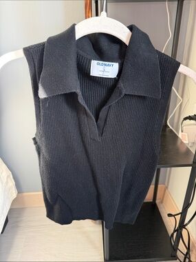 Old Navy Black Sleeveless V-Neck Ribbed Polo Sweater